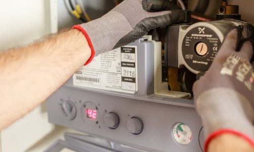 Odore di gas dalla caldaia: come interpretarlo con prudenza e quali comportamenti evitare